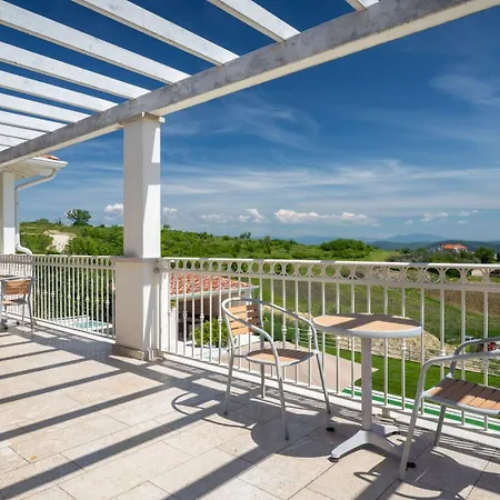 Luxury Monte With Pool In Vila Vizinada