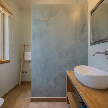 Luxury Monte With Pool In Vila *