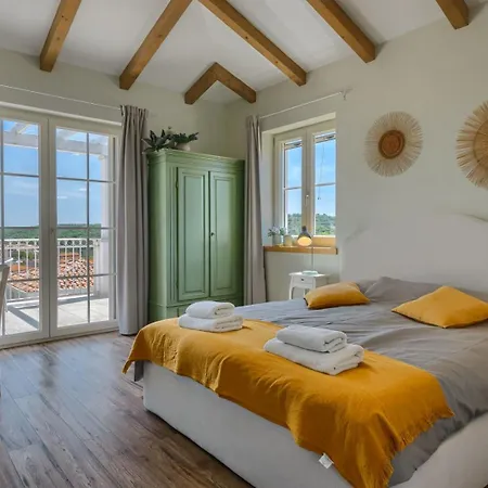 Luxury Monte With Pool In *