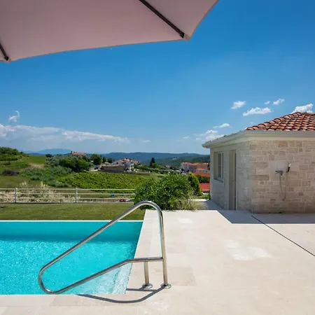 Luxury Monte With Pool In ヴィラ *