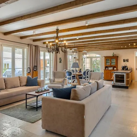 Luxury Monte With Pool In ヴィラ