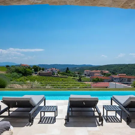 Luxury Monte With Pool In וילה