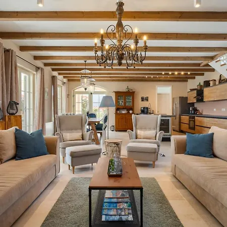 Luxury Monte With Pool In וילה Vižinada