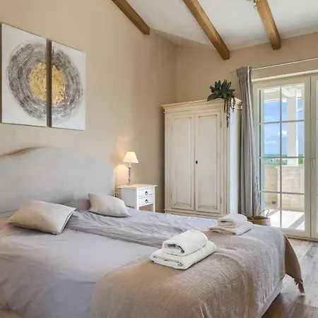 Luxury Monte With Pool In *