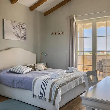 Villa Luxury Monte With Pool In *