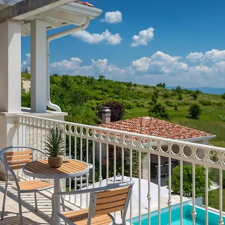 Luxury Monte With Pool In וילה Vižinada
