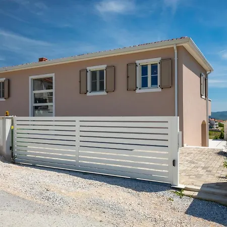 Luxury Monte With Pool In Vižinada
