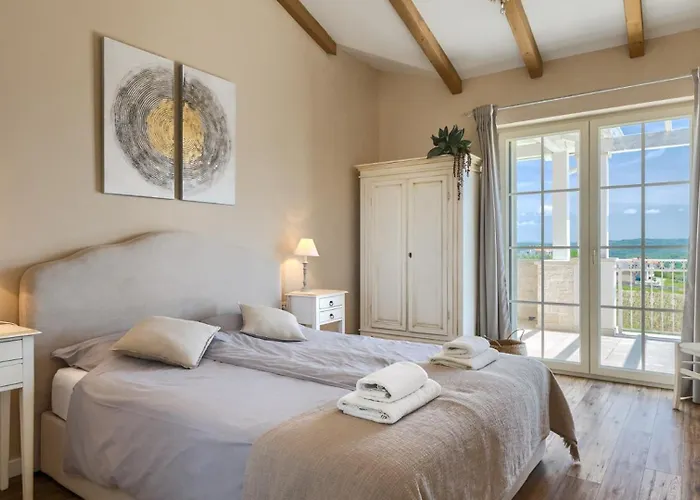 Luxury Monte With Pool In *