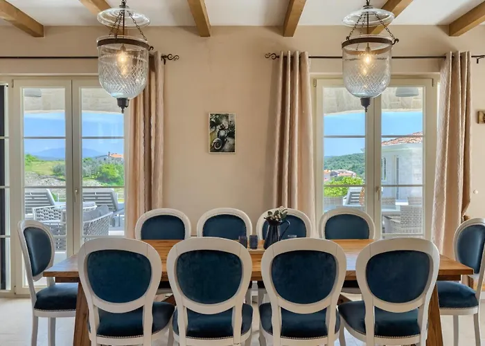 Villa Luxury Monte With Pool In