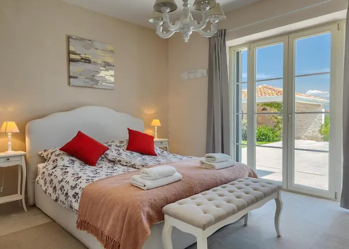 Villa Luxury Monte With Pool In Vižinada