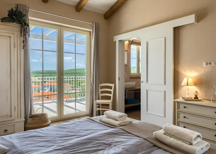 Villa Luxury Monte With Pool In