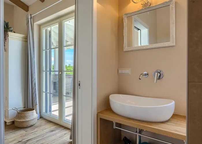 Luxury Monte With Pool In Villa Vižinada