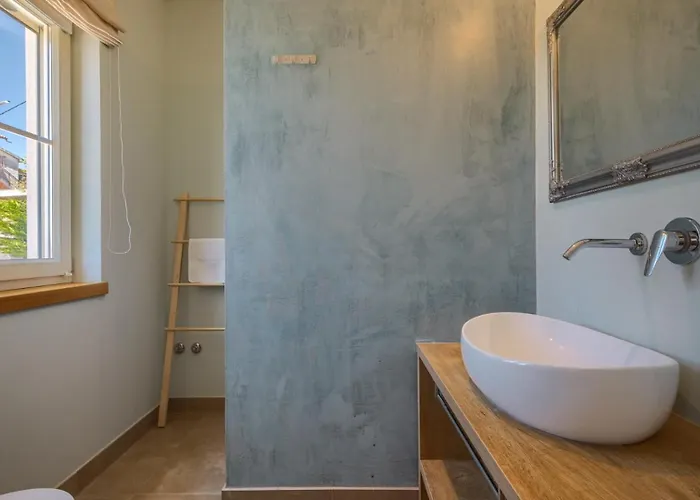 Luxury Monte With Pool In *