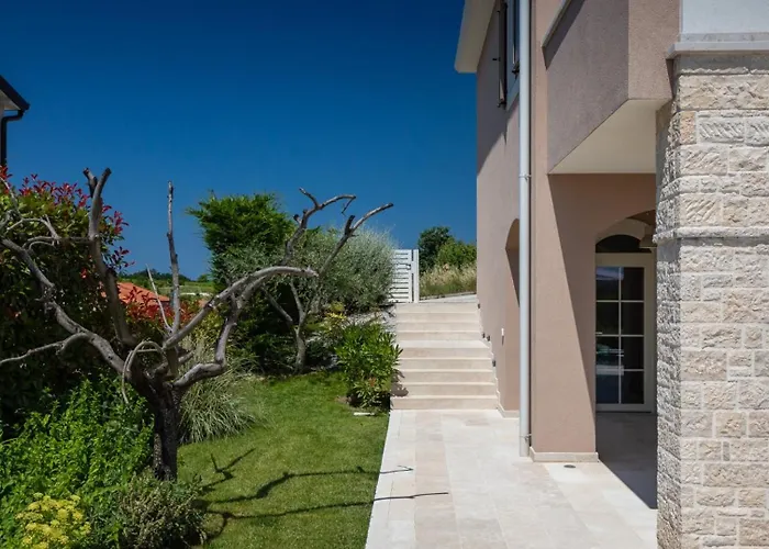 Villa Luxury Monte With Pool In