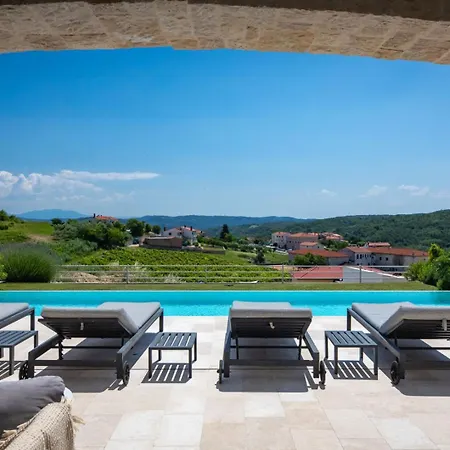 Villa Luxury Monte With Pool In *