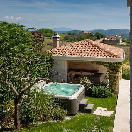 Villa Luxury Monte With Pool In *