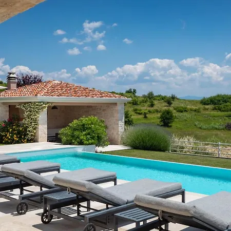 Luxury Monte With Pool In * Vižinada