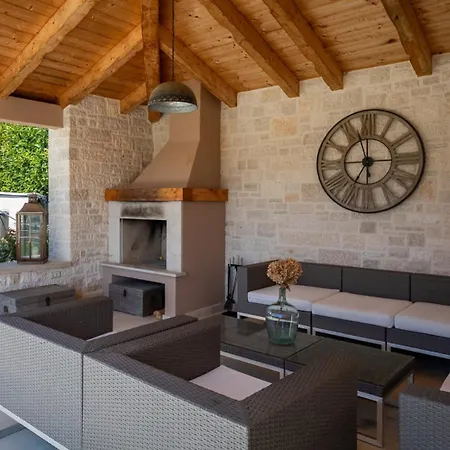 Luxury Monte With Pool In *
