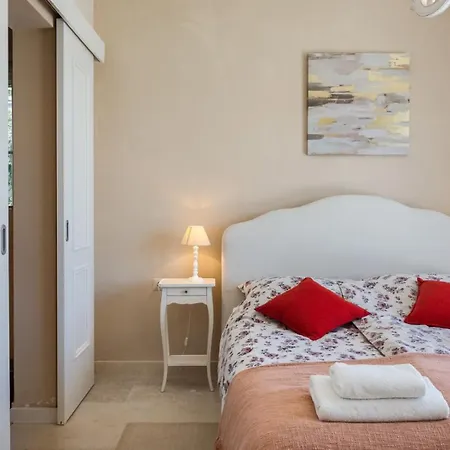 Luxury Monte With Pool In Vila Vižinada