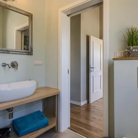 Luxury Monte With Pool In Vila *