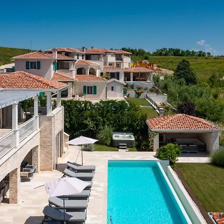 Luxury Monte With Pool In Vila Vižinada