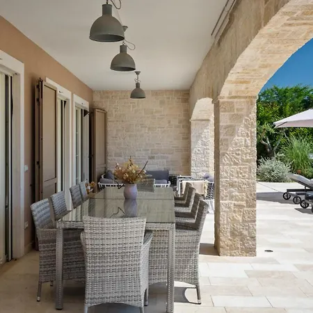 Luxury Monte With Pool In Vižinada