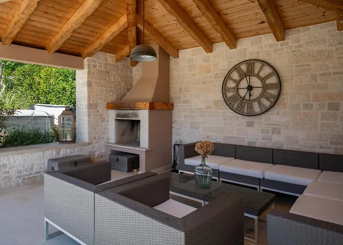 Luxury Monte With Pool In *