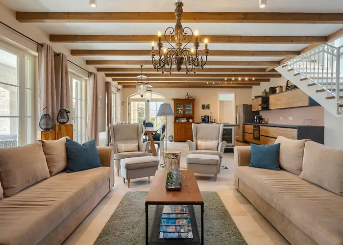 Luxury Monte With Pool In Villa Vižinada