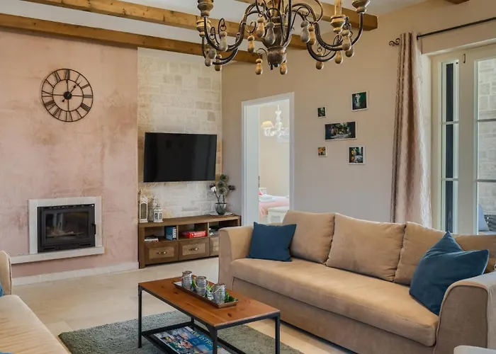 Villa Luxury Monte With Pool In Vižinada