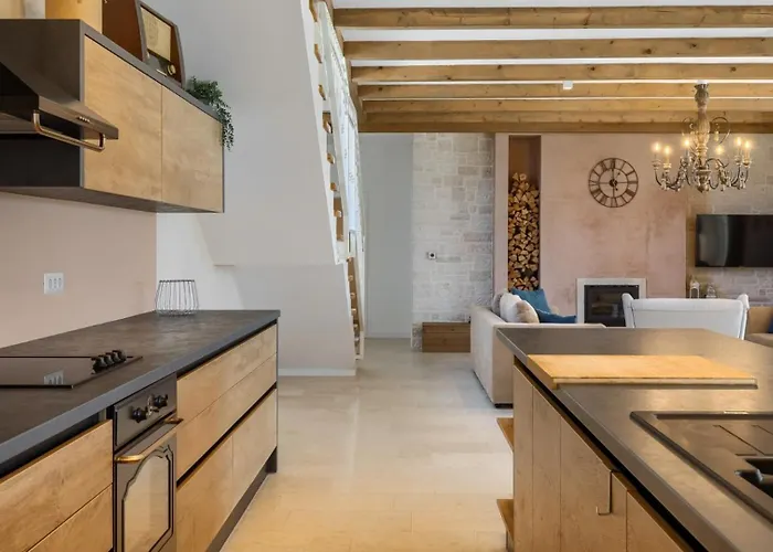 Luxury Monte With Pool In Villa