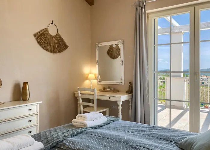 Luxury Monte With Pool In *