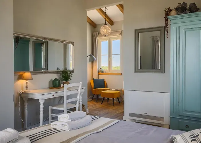 Luxury Monte With Pool In Villa Vižinada