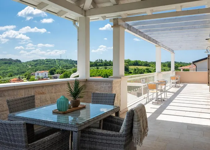 Villa Luxury Monte With Pool In Vižinada