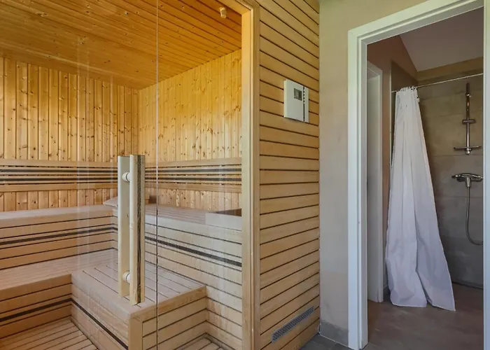 Luxury Monte With Pool In