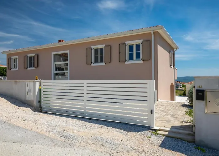 Luxury Monte With Pool In Vižinada