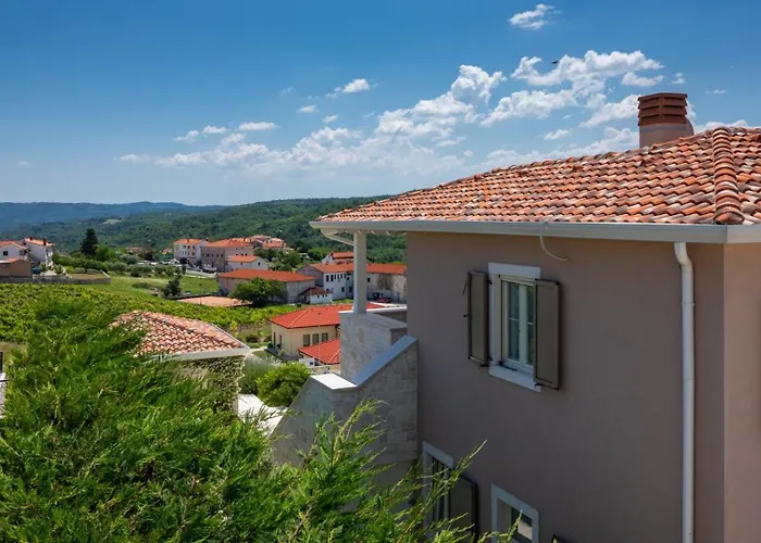 Villa Luxury Monte With Pool In *